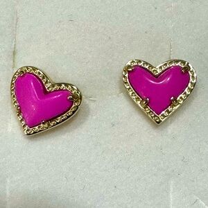 Kendra Scott hot pink with gold heart shaped earrings.